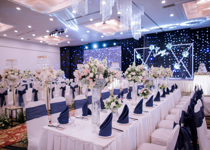 man-hinh-quang-cao-cho-trung-tam-tiec-cuoi