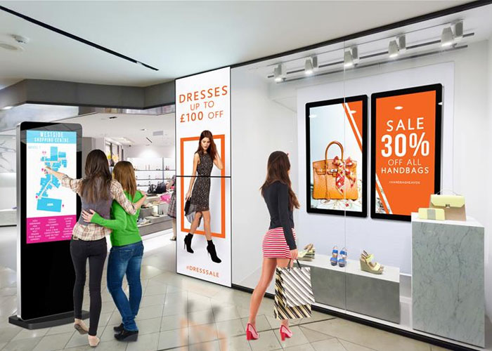 man-hinh-quang-cao-chan-dung-so-voi-standee-truyen-thong